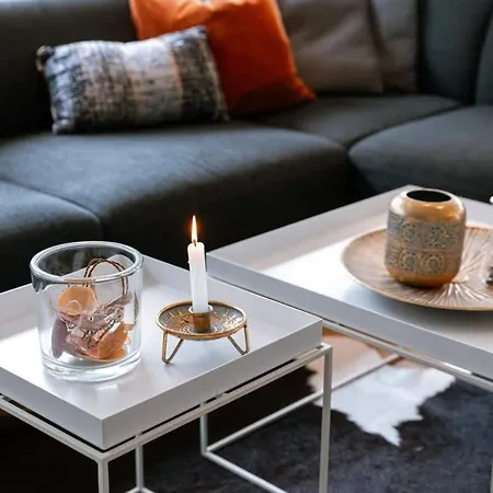 Huswell - Stunning In The Heart Of